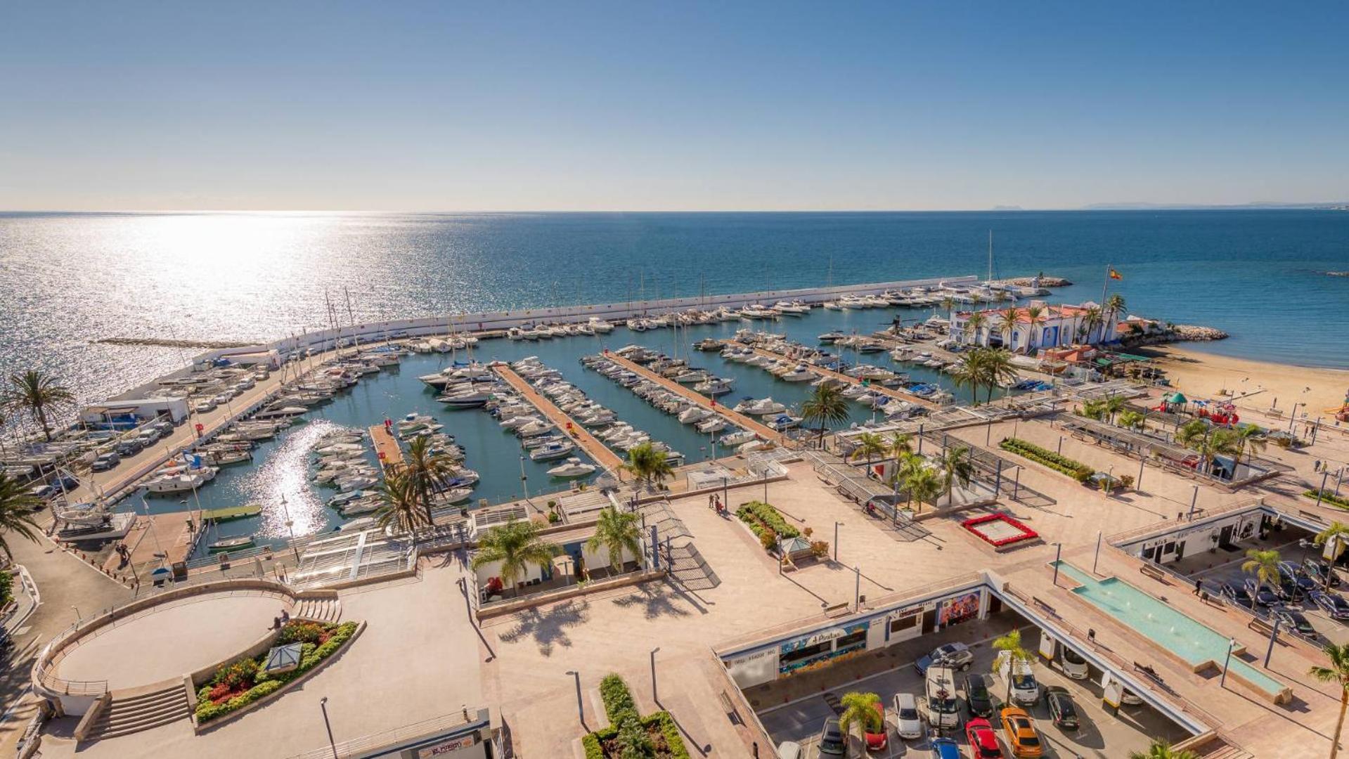 Seafront In Marbella With Pool And Garage Lägenhet Exteriör bild